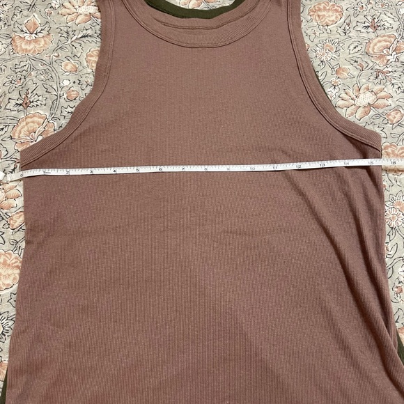 ⚡️Muscle Tanks - Picture 3 of 4